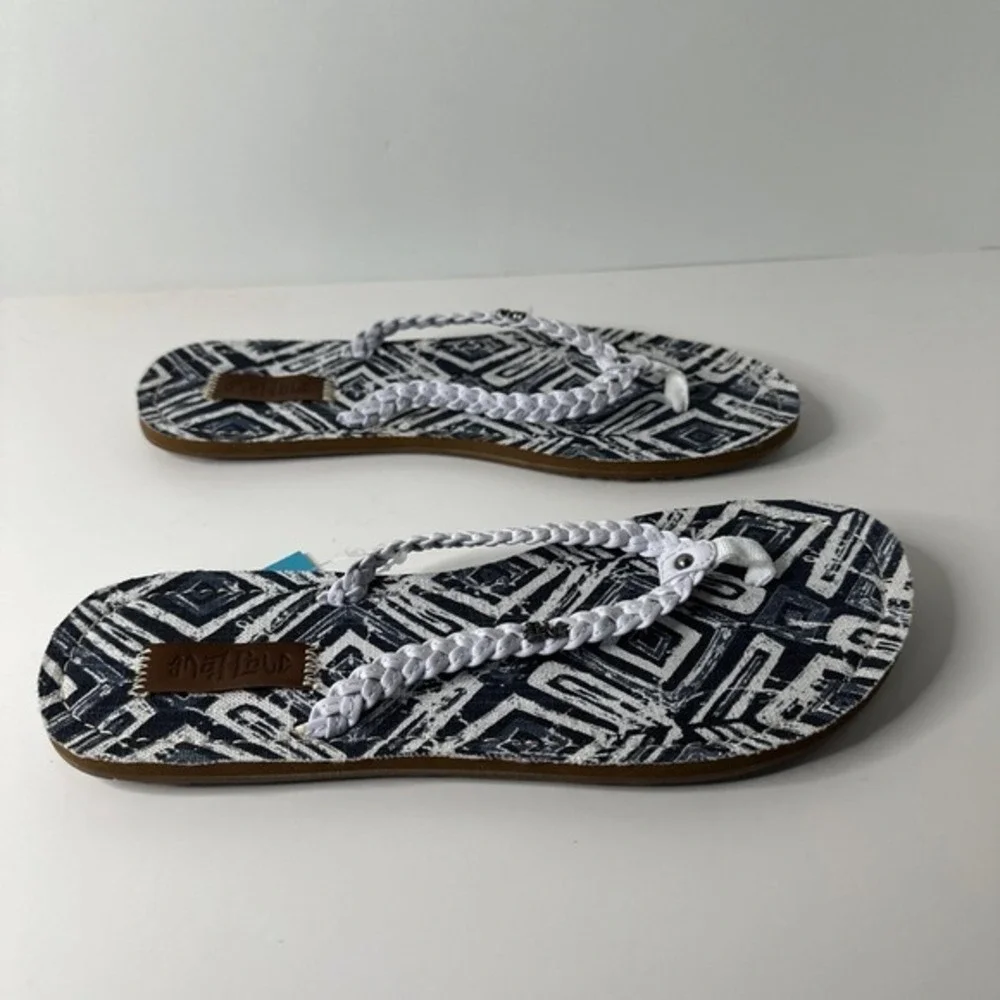 MAJ LOVE Women's Thong Sandals Size 9 Blue/ White Slip On Flats Thong Toes NWT‎